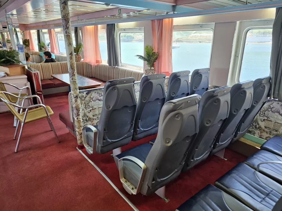 Interiorul feribotului