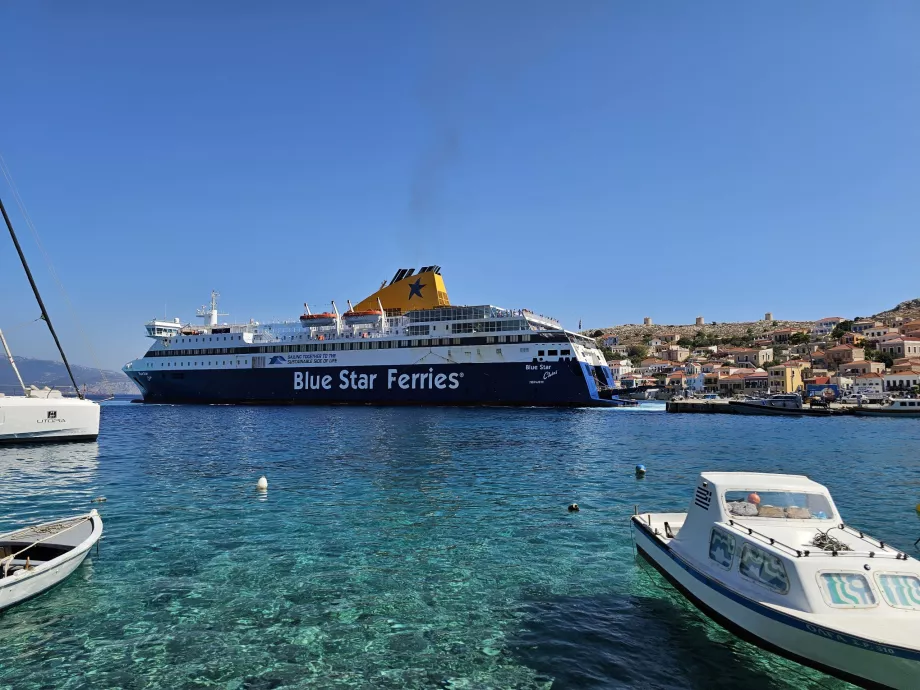 Navă Blue Star Ferries