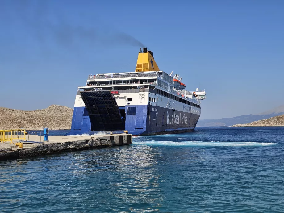 Navă Blue Star Ferries