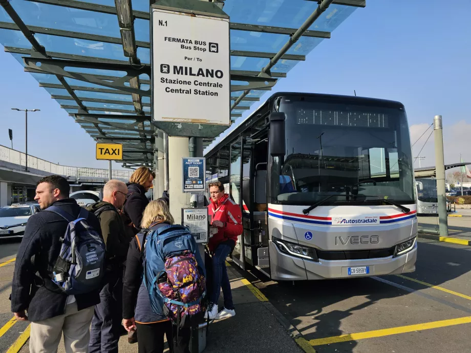 Autobuz în direcția Milano Centrale