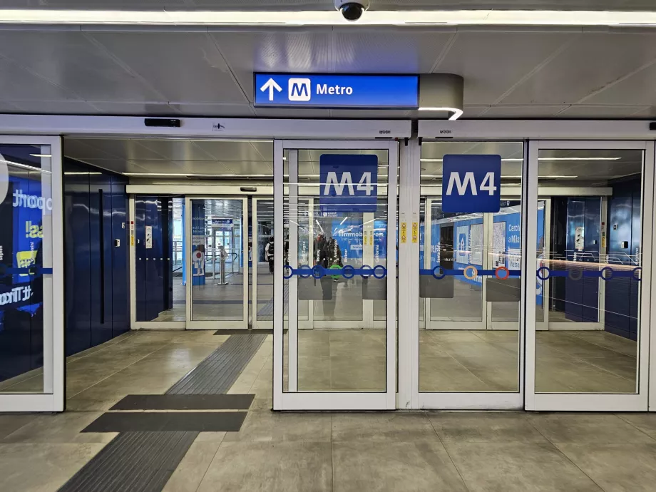 Direcția către stația de metrou