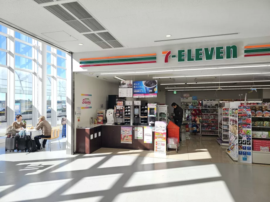 7-Eleven, parter, partea publică
