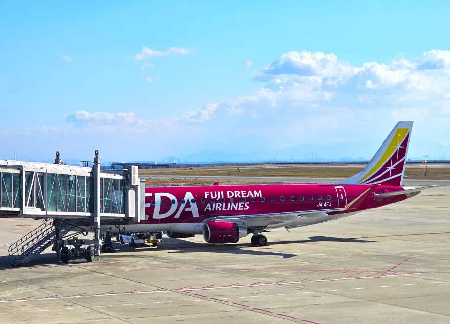 Fuji Dream Airlines, Embraer E170, Aeroportul Kobe