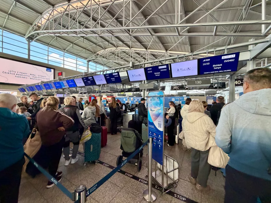 Check-in pentru zborul PRG-SYX cu SCAT