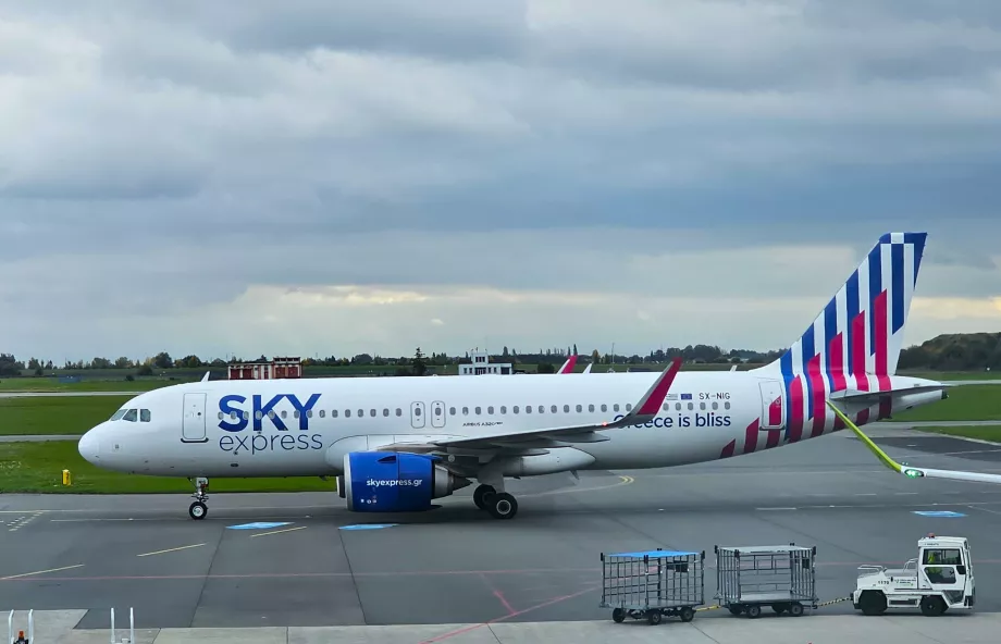 Sky Express, Airbus A320 la Aeroportul Praga PRG