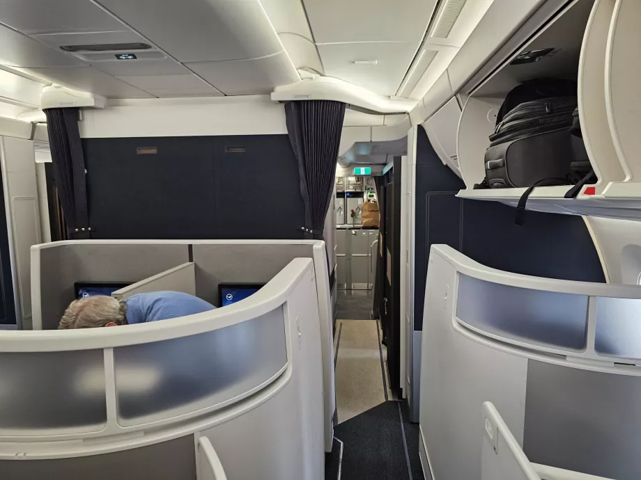 Cabină - vedere la Business Suites