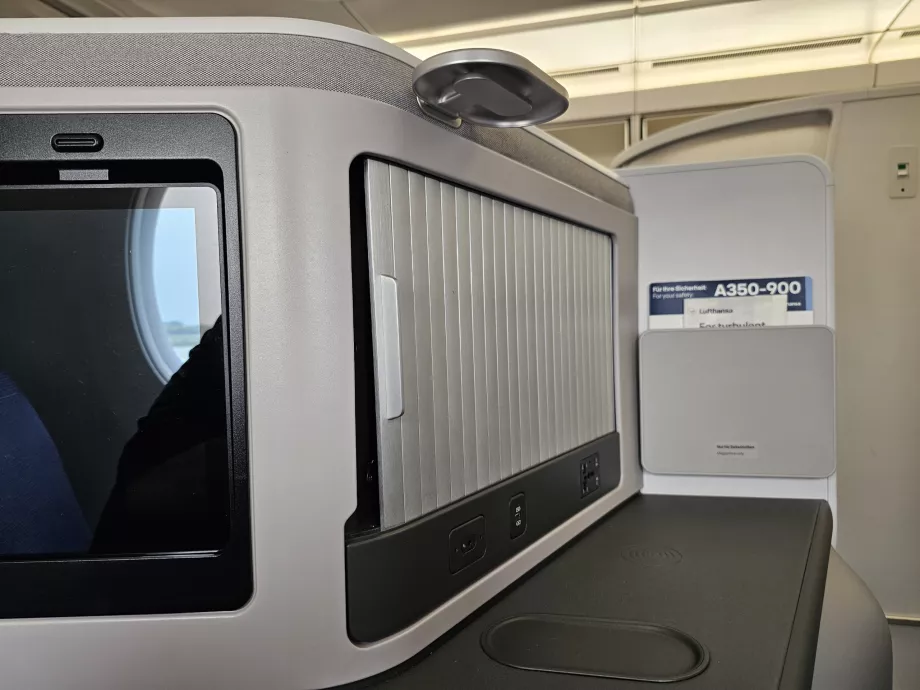 Compartiment de închidere pentru depozitarea lucrurilor