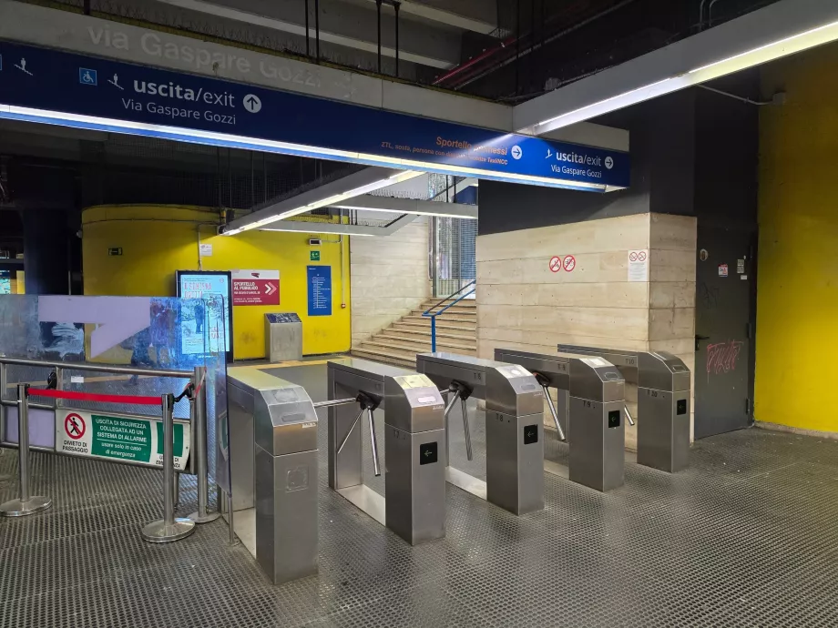 Ieșirea din stația de metrou