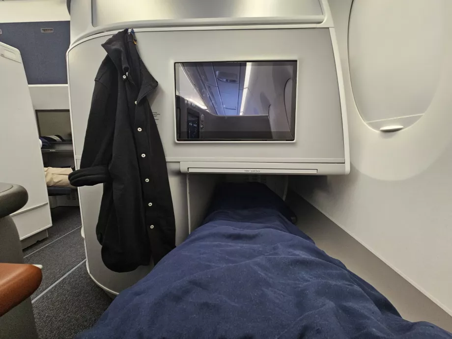 Întins pe un scaun rabatabil