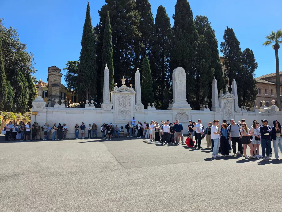 Aventine keyhole queue