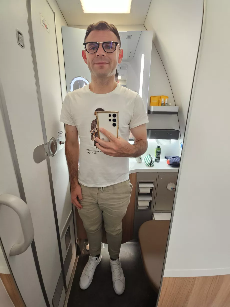 Christopher pe toaletă