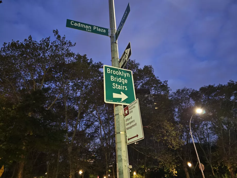 Direcții către Podul Brooklyn