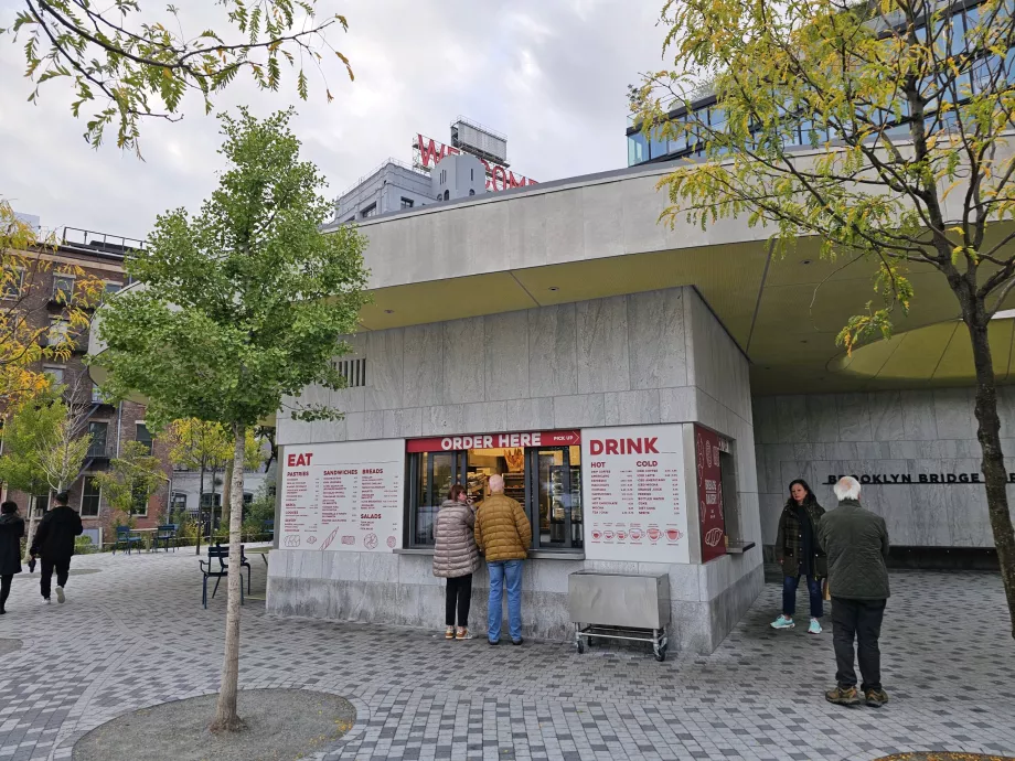 Răcoritoare în Brooklyn Bridge Park