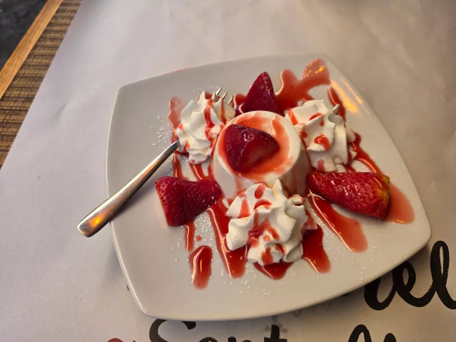 Tonnarello Santa Maria, Panna Cotta cu căpșuni