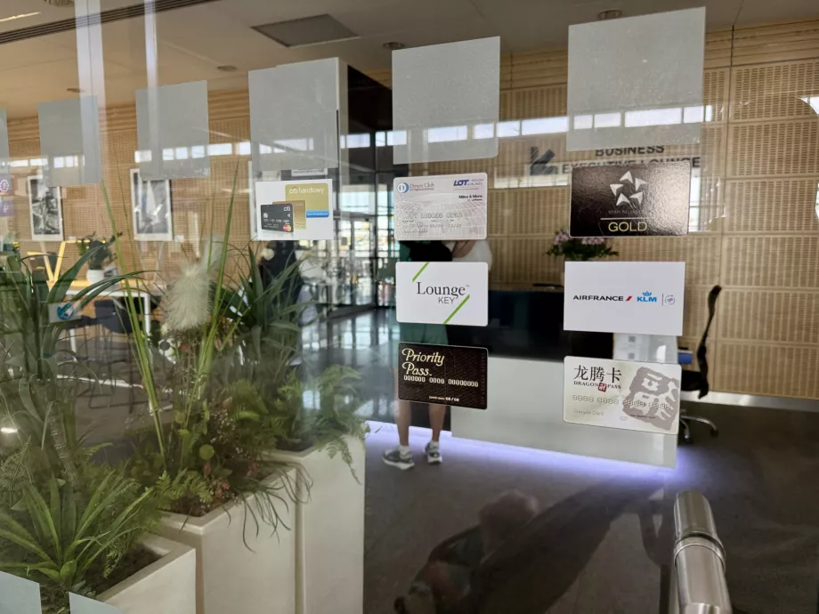 Intrarea în salon