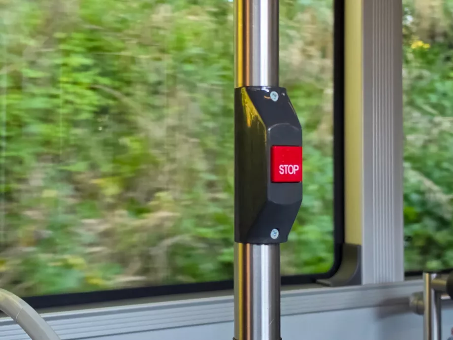 Buton de oprire pe autobuzele urbane