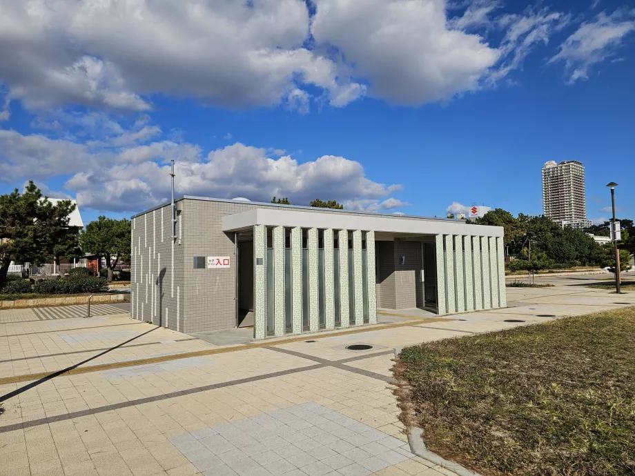 Toalete gratuite la plaja Suma