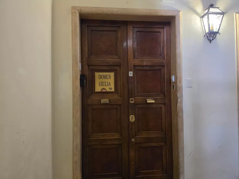 Intrarea la recepție