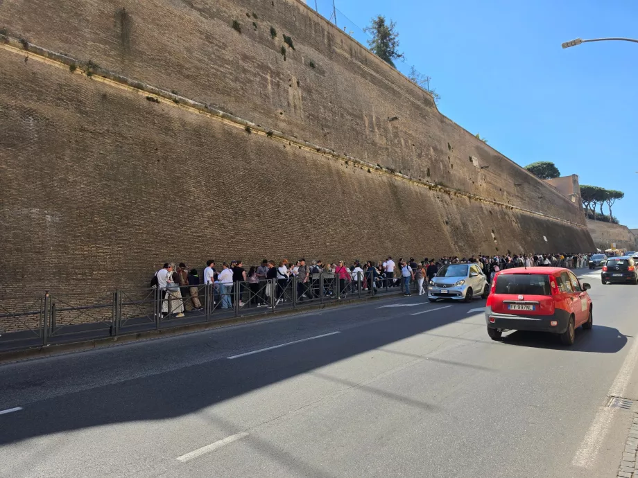 Coadă la Muzeele Vaticanului