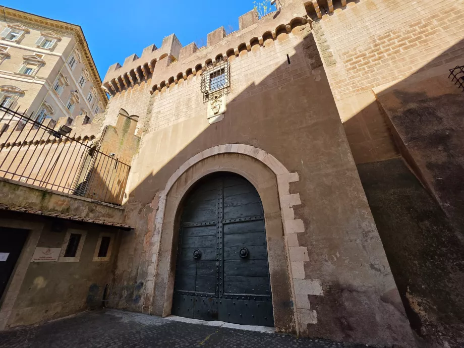 Intrare la Passetto di Borgo