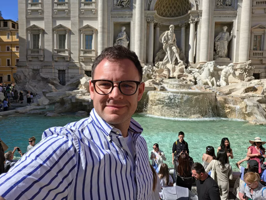 I la Fântâna Trevi