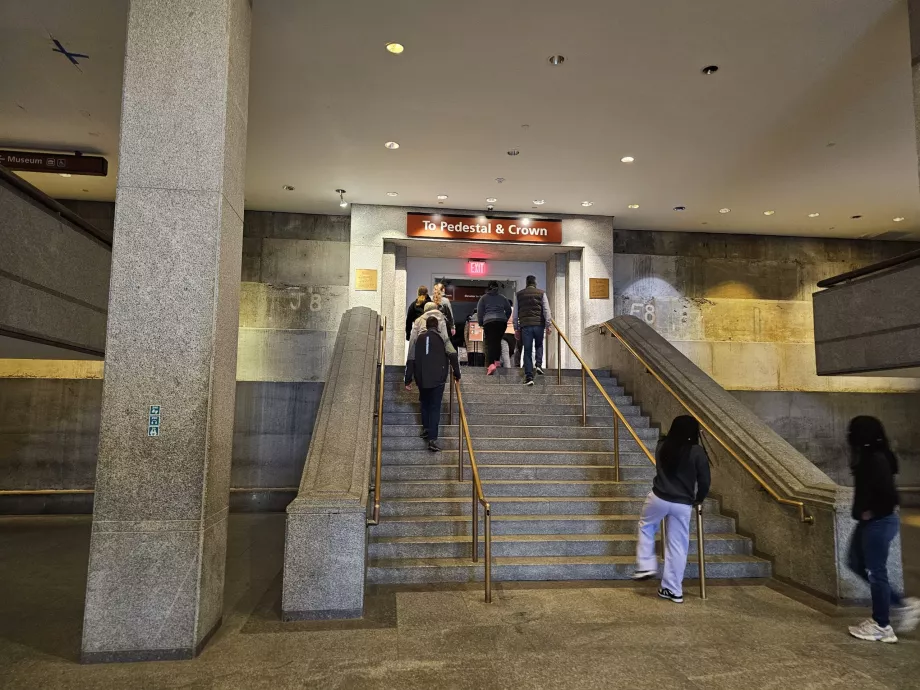 Intrarea pe piedestal