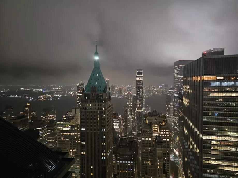 Vedere de la barul Overstory