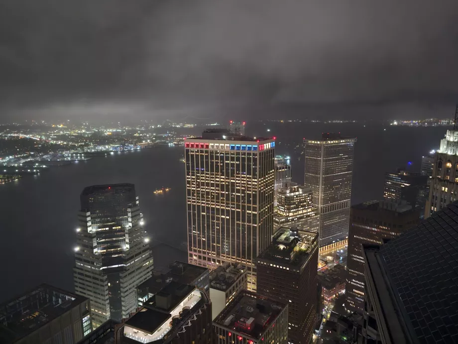 Vedere de la barul Overstory