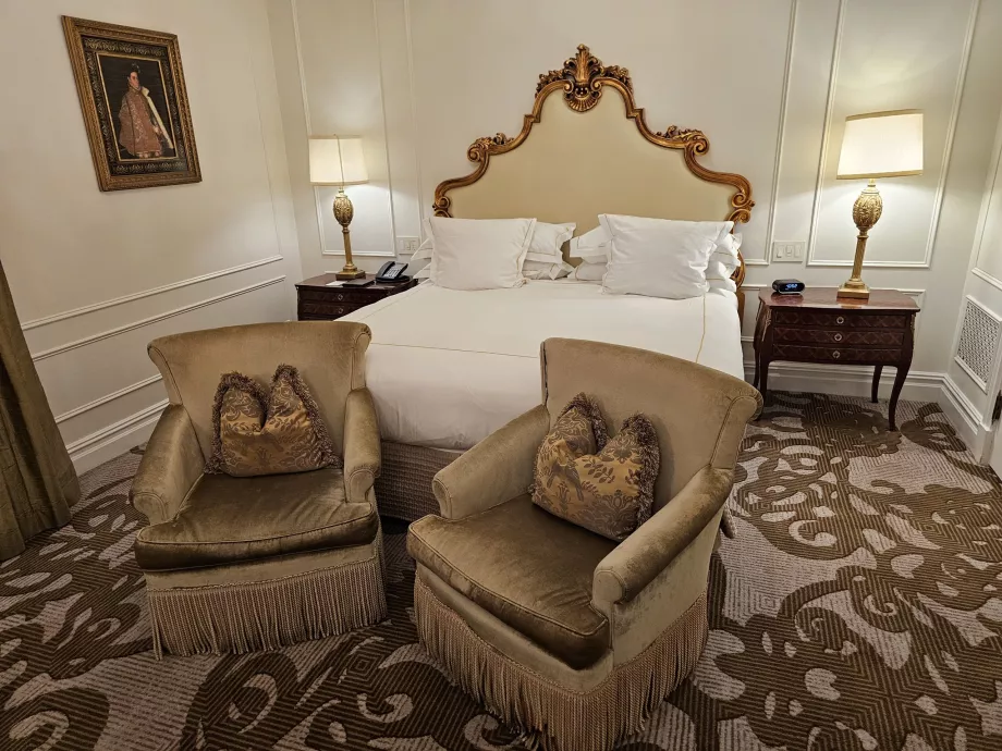 Cameră - pat și fotolii