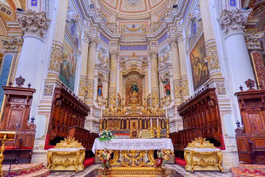 Interiorul catedralei