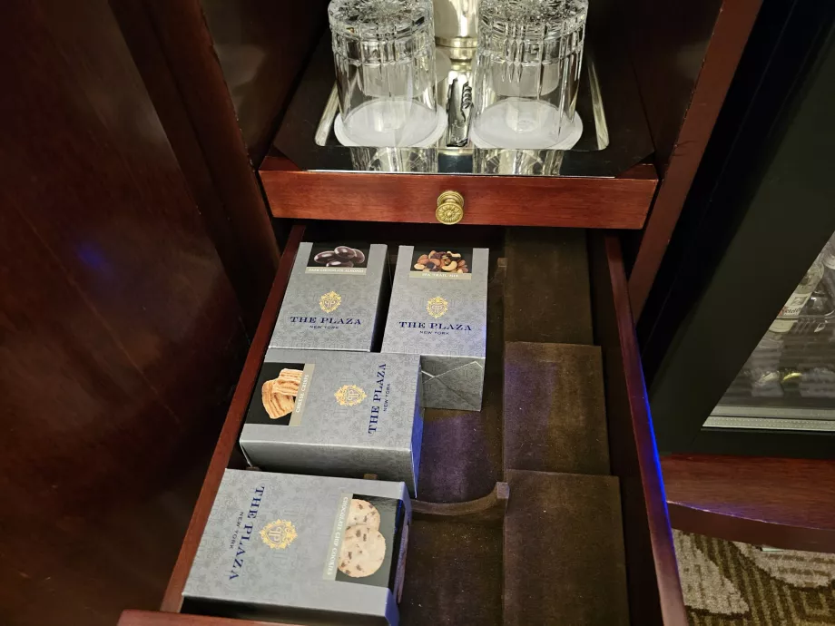 Biscuiți în minibar