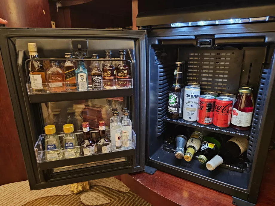 Minibar deschis