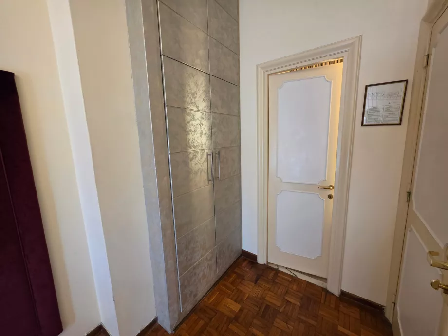 Dulap în cameră