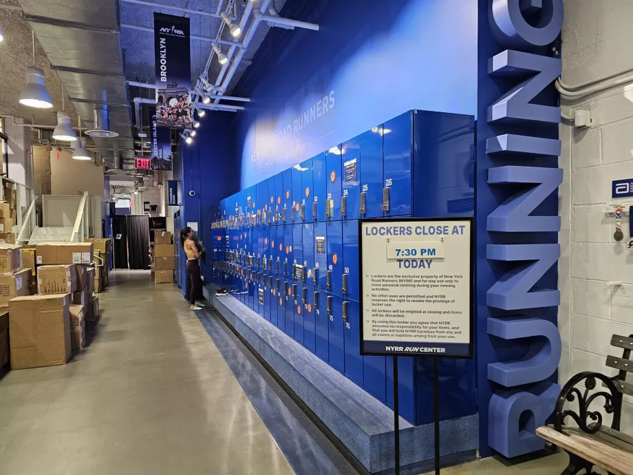 Centrul NYRR, depozit de bagaje pentru alergători