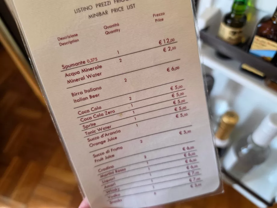 Lista de prețuri a minibarului