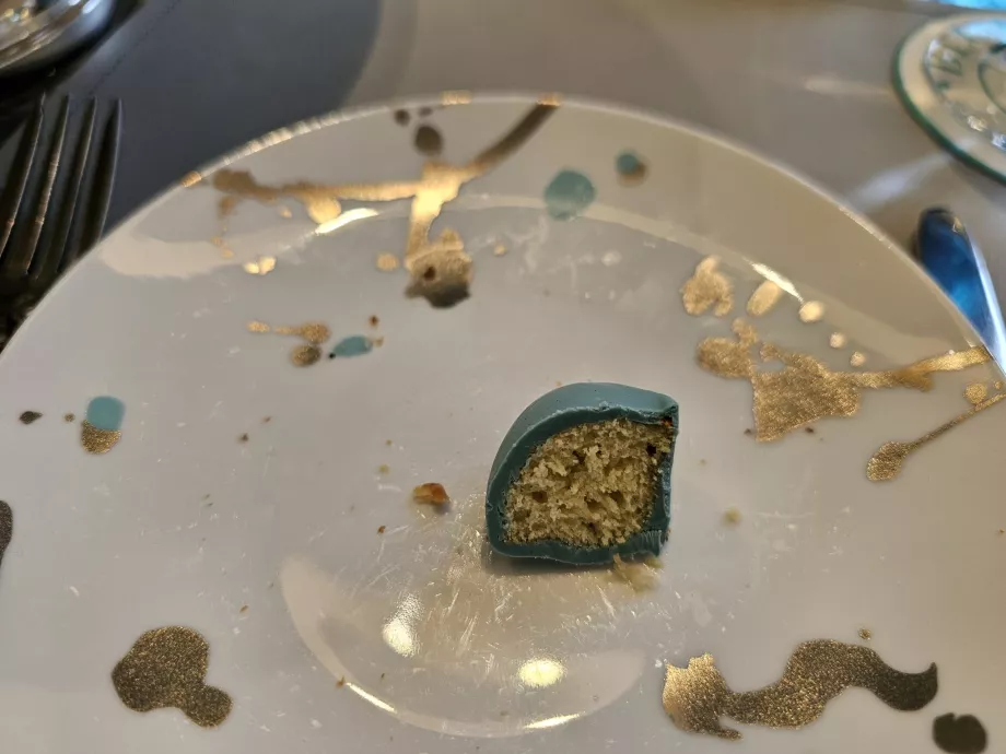 Blue Box, desert feliat