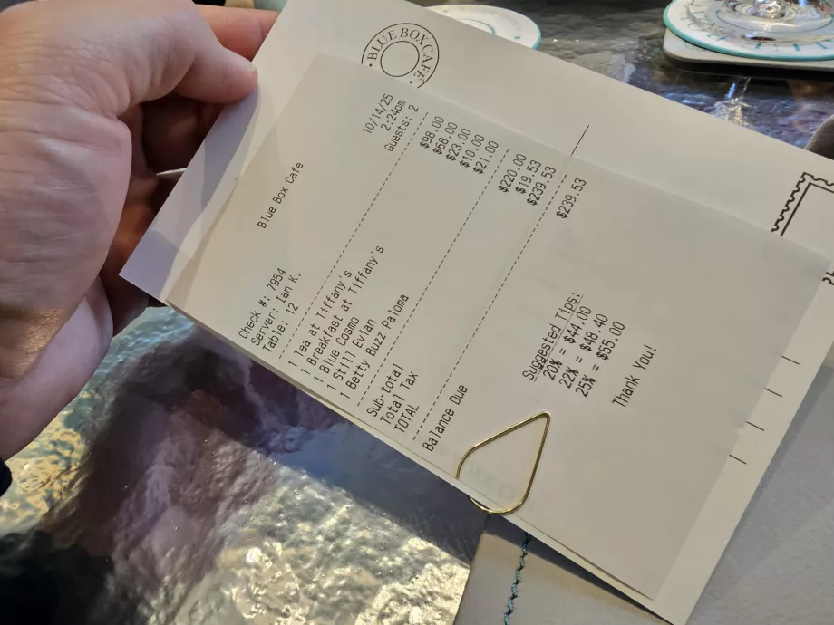 Cutie albastră, factură totală