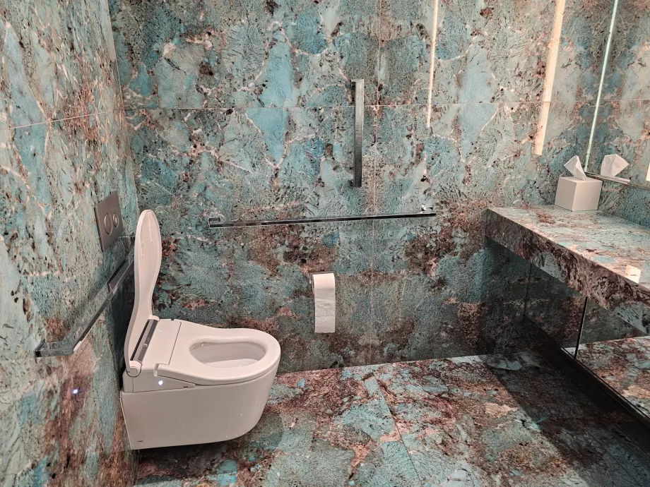 Tiffany &amp; Co., toalete din marmură