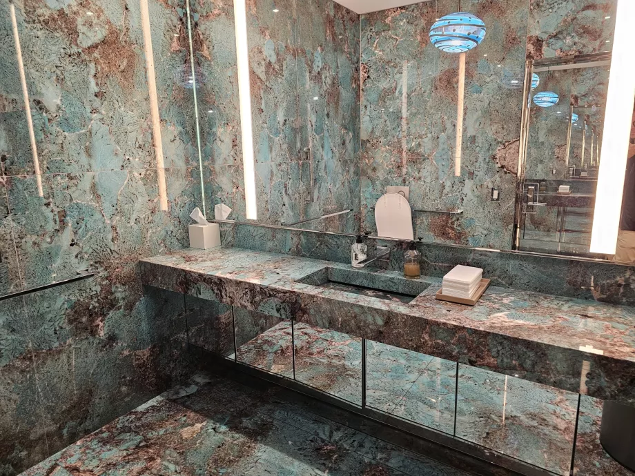 Tiffany &amp; Co., toalete din marmură