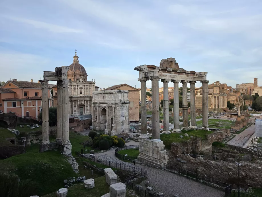 Vedere a Forumului Roman de la Capitoliu