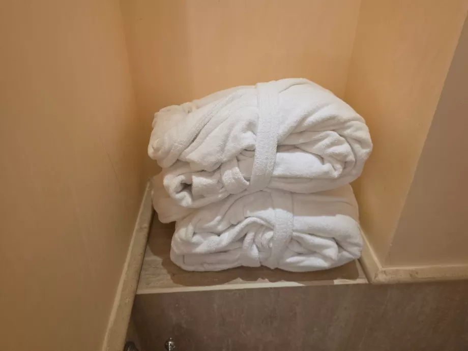 Halate de baie în cameră