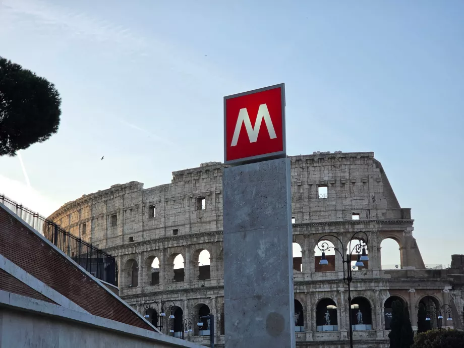 Stația de metrou Colosseo