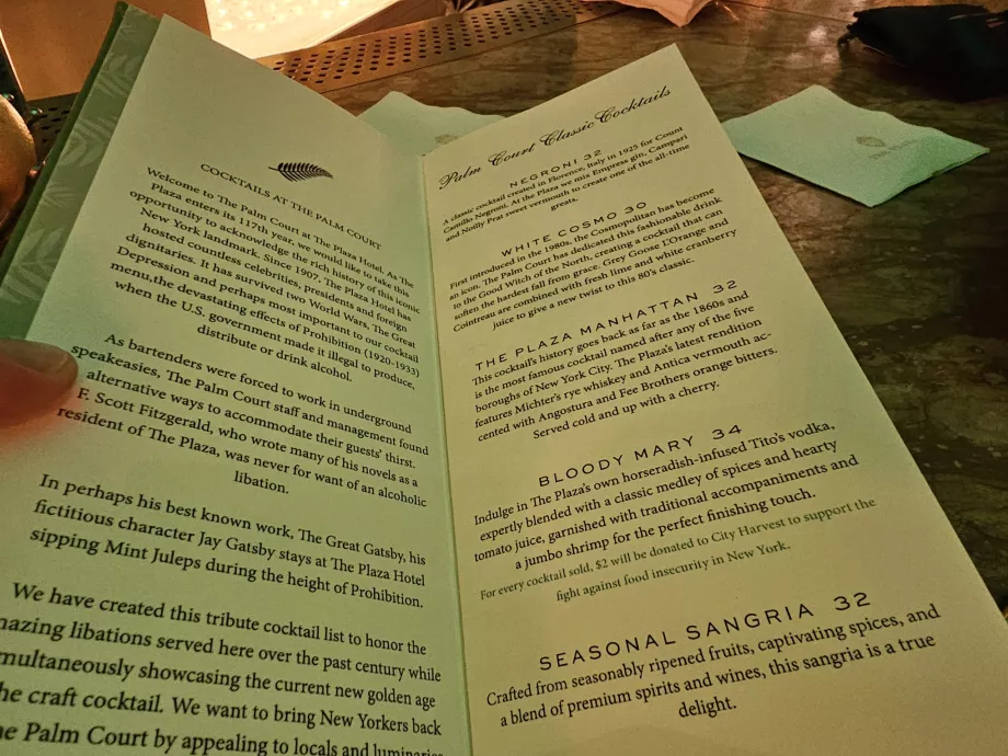 Meniu de cocktailuri la restaurantul Palm Court