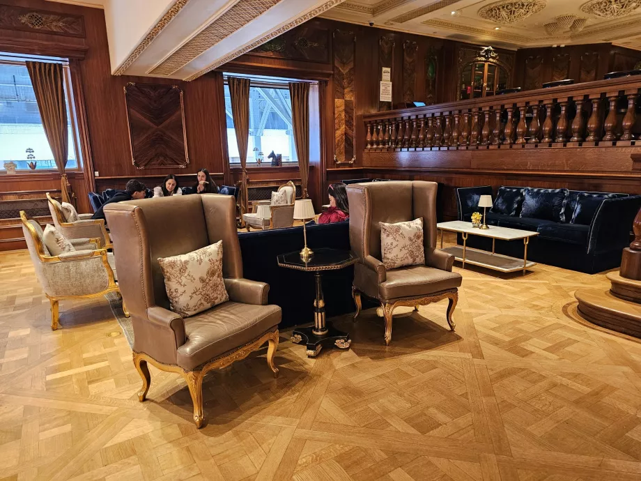 Lobby-ul hotelului Plaza