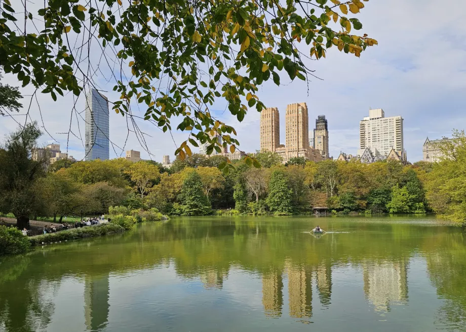 Lacul și orizontul Uptown