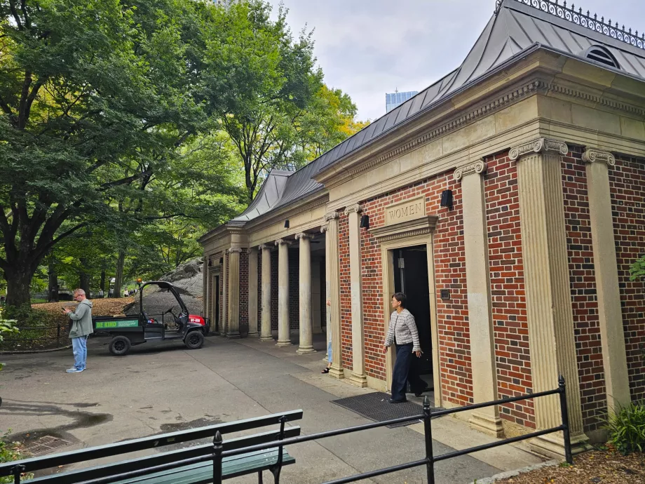 Toalete publice în Central Park