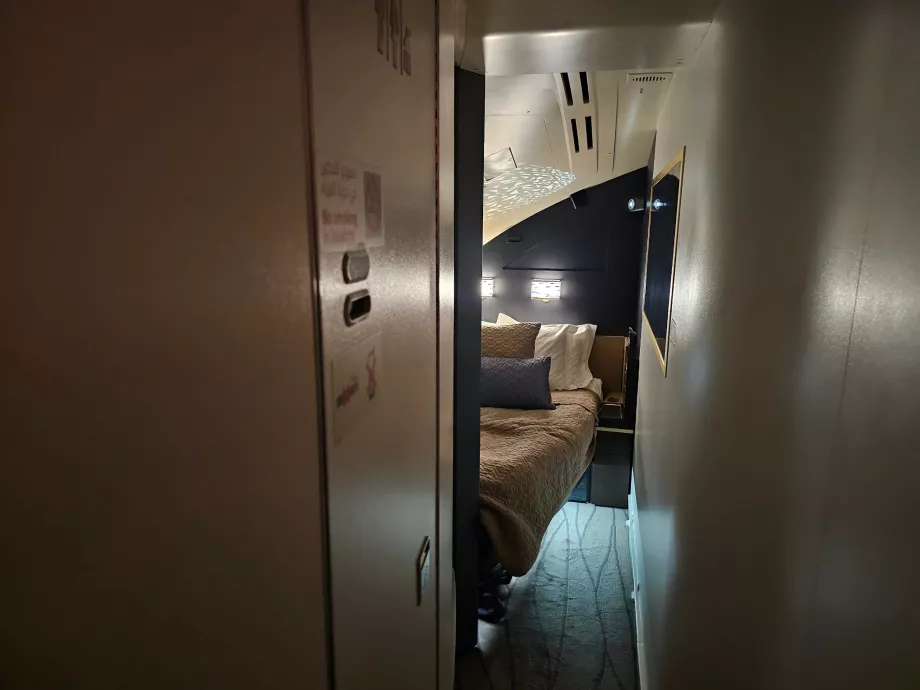 Priveliște de pe canapea spre dormitor