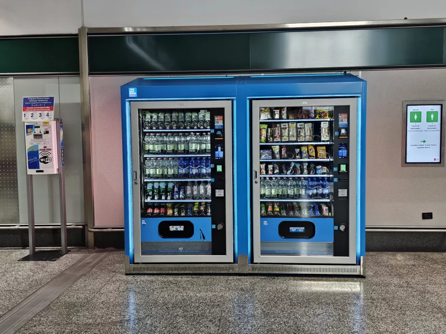 Distribuitoare automate pentru băuturi și sandvișuri