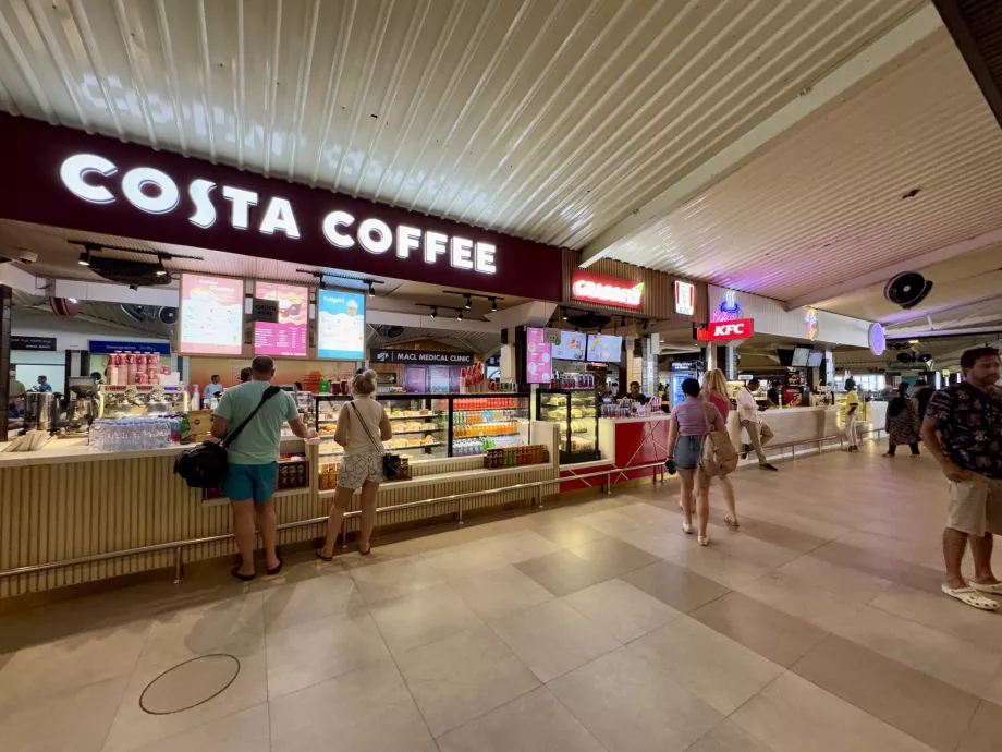 Răcoritoare înainte de controlul pașapoartelor și check-in