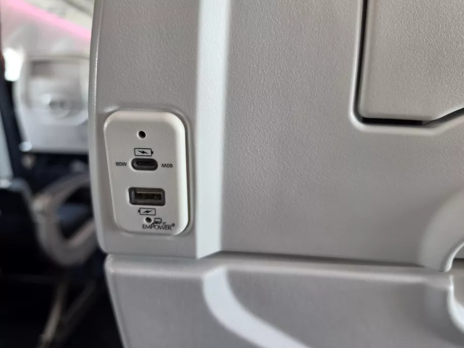 Porturi USB pentru încărcarea dispozitivelor electronice